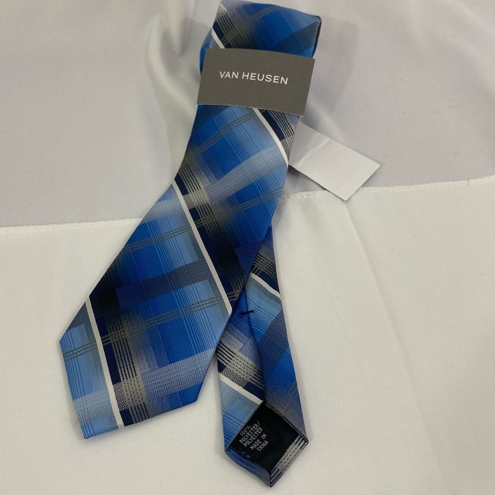 Van Heusen Men’s Tie Blue and Gray